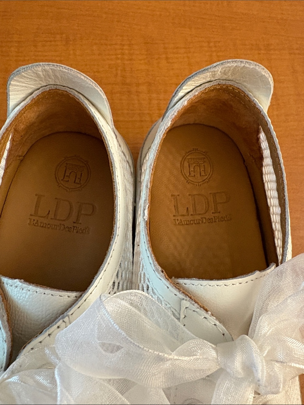 NWOB L’Amour Des Pieds White Zafira Sz 6.5. - Picture 7 of 10